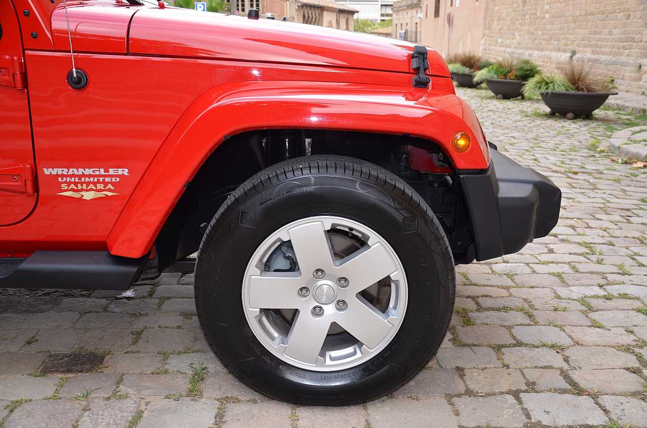 Jeep Wrangler UNLIMITED 2.8 CRD SAHARA.../ ENGANCHE REMOLQUE / HARD TOP - Foto 28