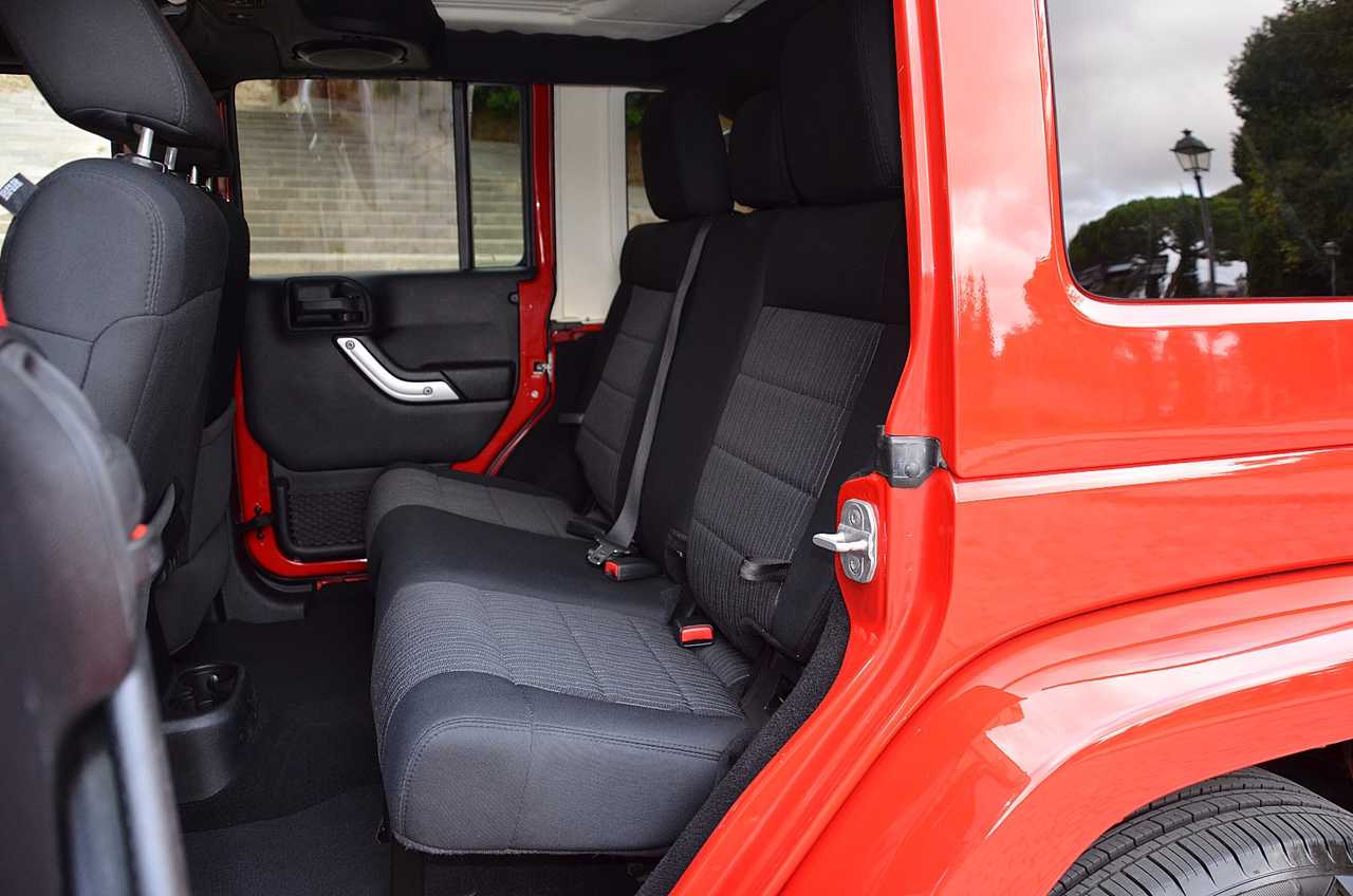 Jeep Wrangler UNLIMITED 2.8 CRD SAHARA.../ ENGANCHE REMOLQUE / HARD TOP - Foto 12