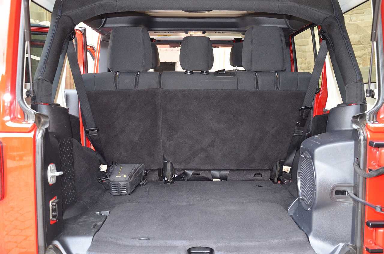 Jeep Wrangler UNLIMITED 2.8 CRD SAHARA.../ ENGANCHE REMOLQUE / HARD TOP - Foto 14