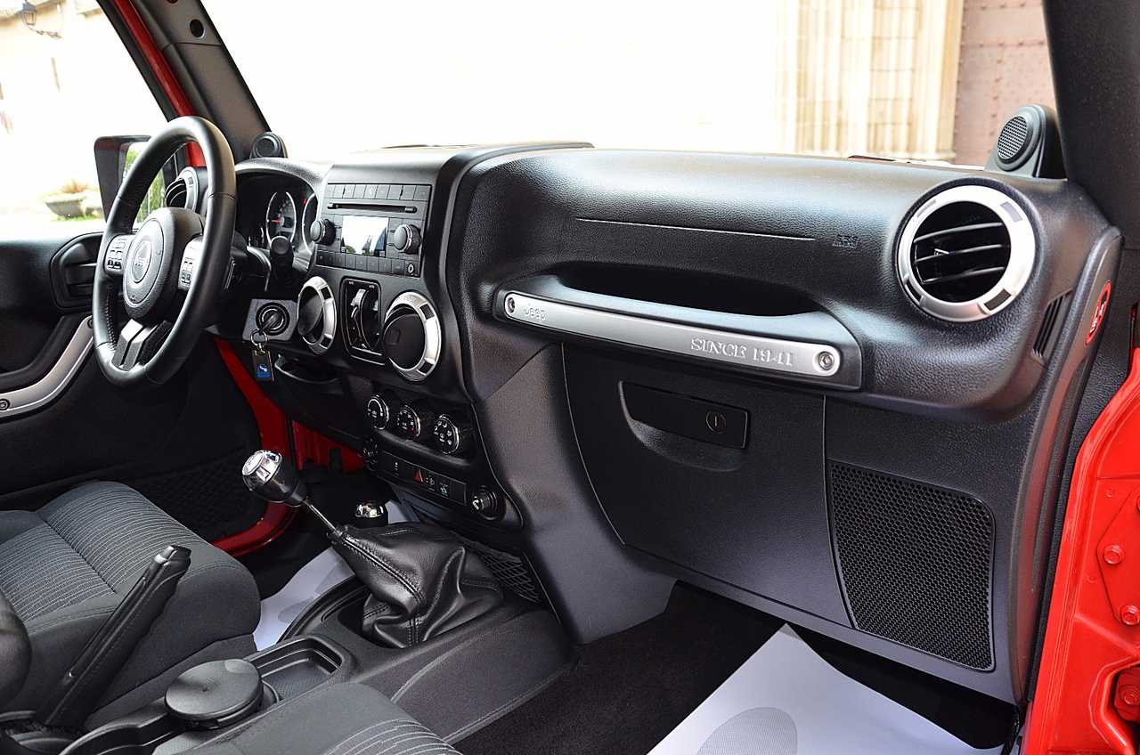 Jeep Wrangler UNLIMITED 2.8 CRD SAHARA.../ ENGANCHE REMOLQUE / HARD TOP - Foto 33