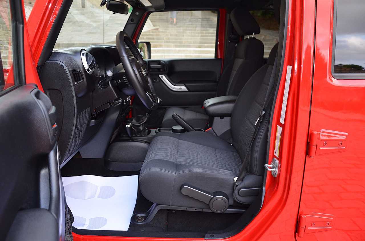 Jeep Wrangler UNLIMITED 2.8 CRD SAHARA.../ ENGANCHE REMOLQUE / HARD TOP - Foto 8