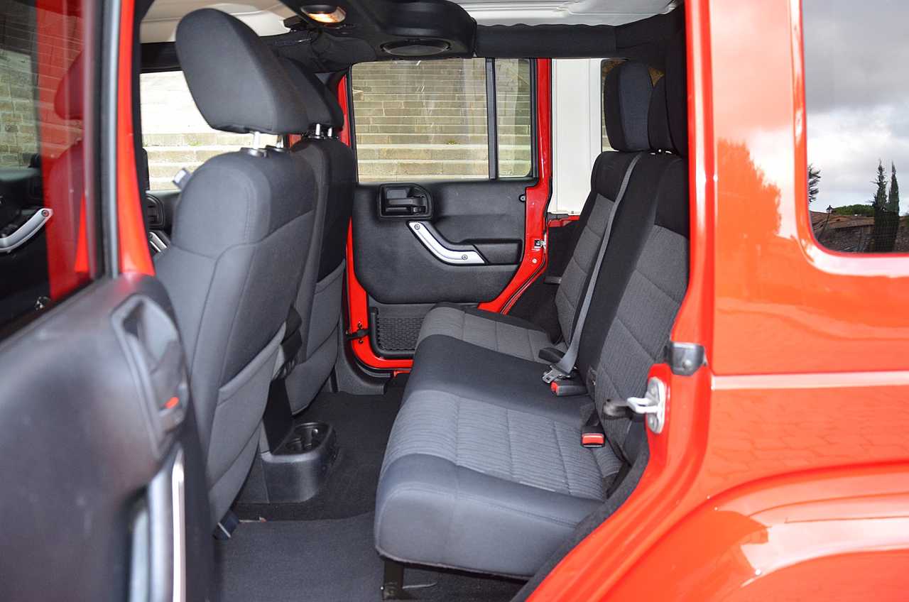 Jeep Wrangler UNLIMITED 2.8 CRD SAHARA.../ ENGANCHE REMOLQUE / HARD TOP - Foto 11