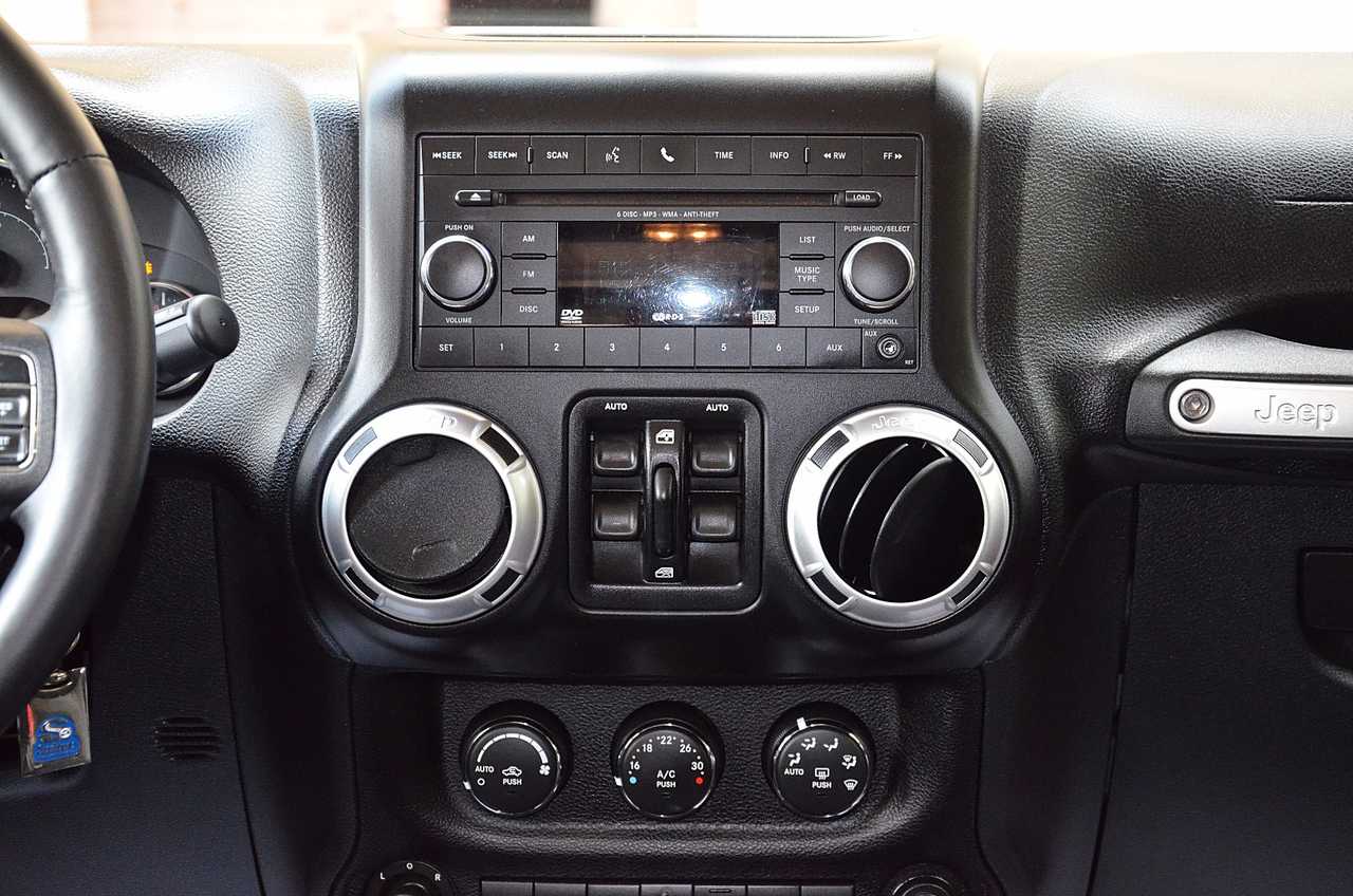 Jeep Wrangler UNLIMITED 2.8 CRD SAHARA.../ ENGANCHE REMOLQUE / HARD TOP - Foto 37