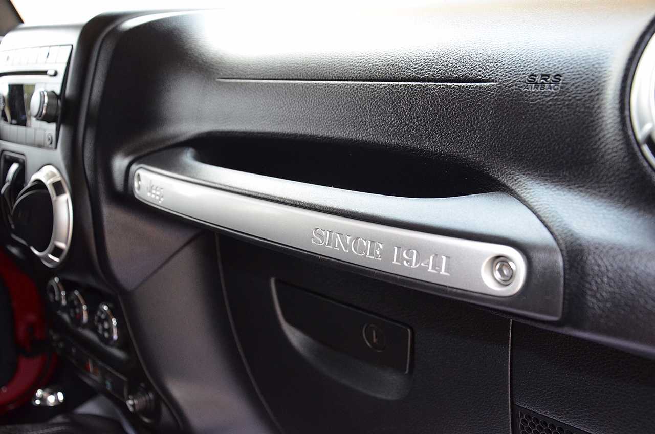 Jeep Wrangler UNLIMITED 2.8 CRD SAHARA.../ ENGANCHE REMOLQUE / HARD TOP - Foto 32