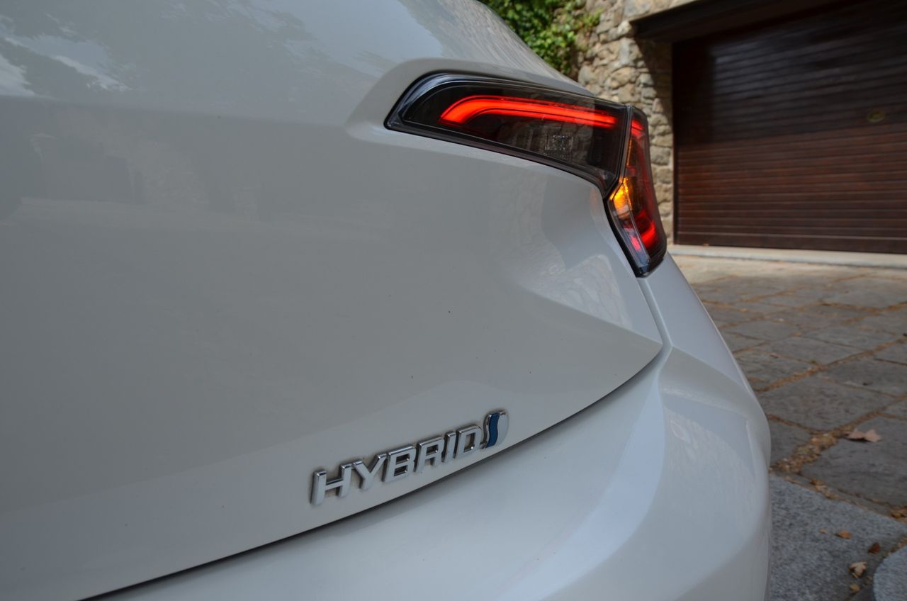 Toyota Corolla 1.8 125H BUSINESS PLUS E-CVT 90Kw Kilómetros Autopista , estado impecable - Foto 57
