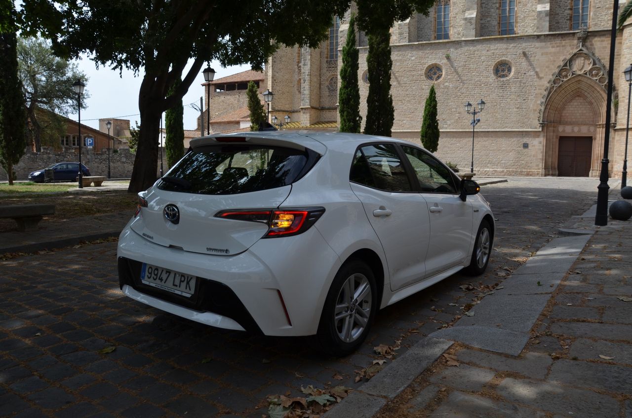 Toyota Corolla 1.8 125H BUSINESS PLUS E-CVT 90Kw Kilómetros Autopista , estado impecable - Foto 47