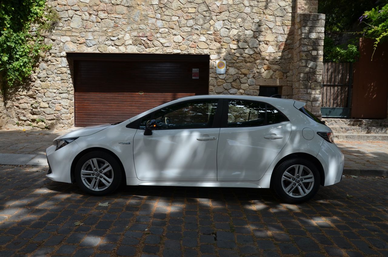 Toyota Corolla 1.8 125H BUSINESS PLUS E-CVT 90Kw Kilómetros Autopista , estado impecable - Foto 17
