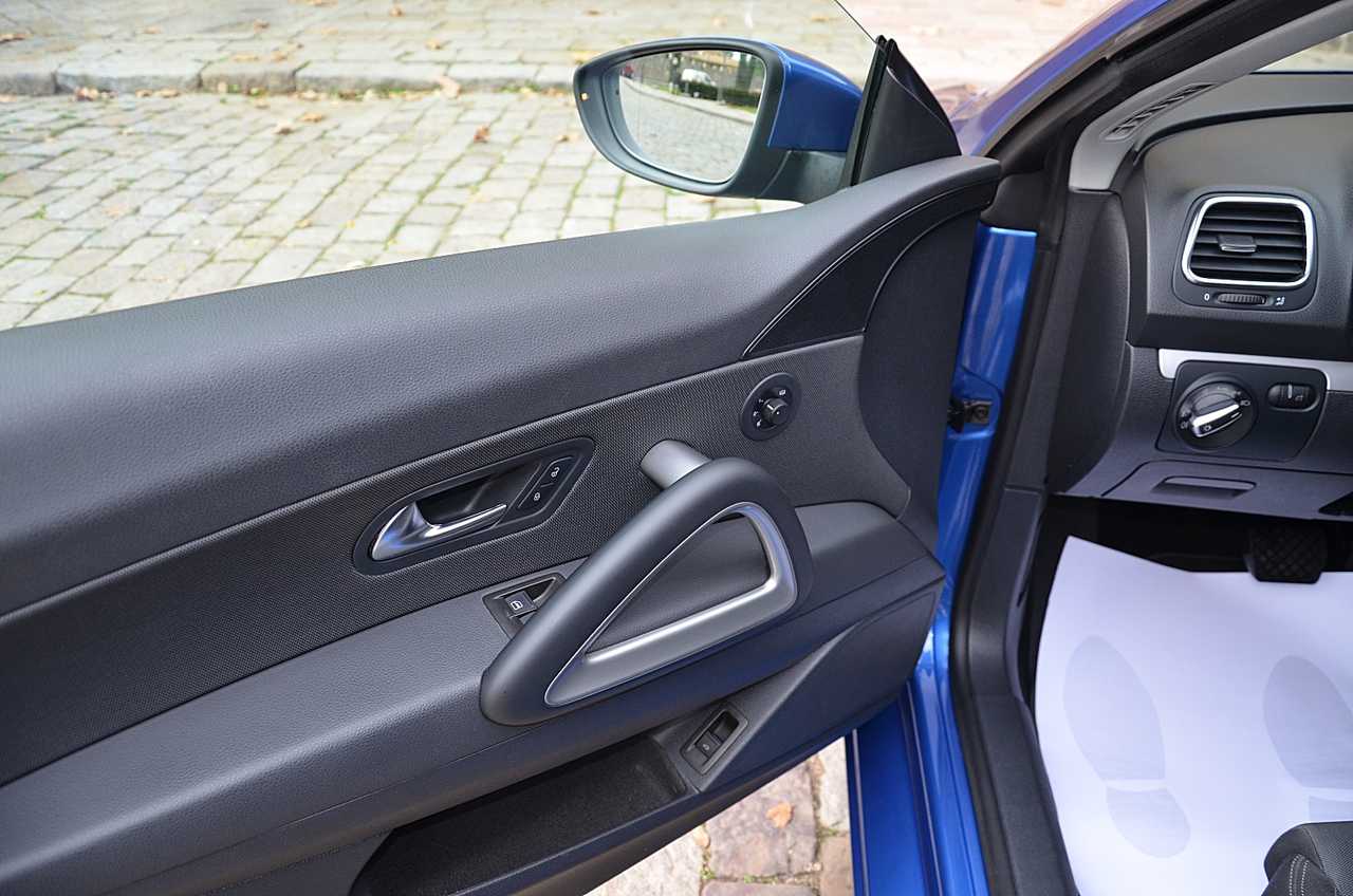 Volkswagen Scirocco 2.0 TDI DPF DSG 140CV NACIONAL/ LIBRO REVISIONES  **COMO NUEVO ** - Foto 4