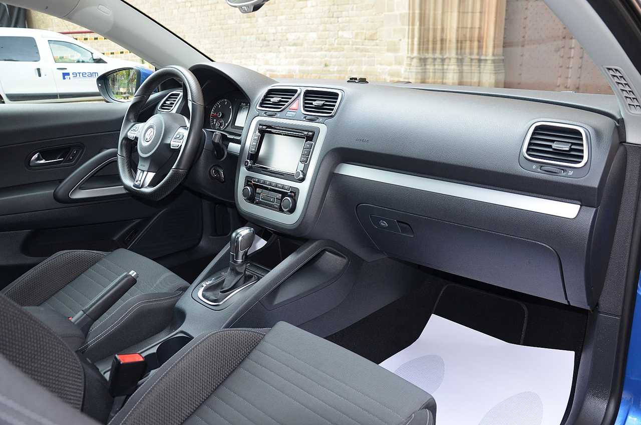 Volkswagen Scirocco 2.0 TDI DPF DSG 140CV NACIONAL/ LIBRO REVISIONES  **COMO NUEVO ** - Foto 28