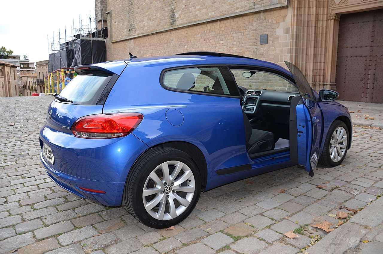 Volkswagen Scirocco 2.0 TDI DPF DSG 140CV NACIONAL/ LIBRO REVISIONES  **COMO NUEVO ** - Foto 25