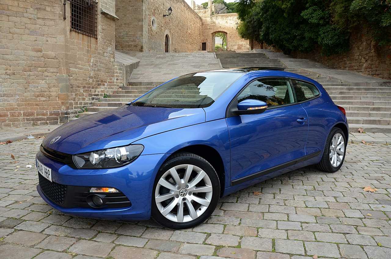 Volkswagen Scirocco 2.0 TDI DPF DSG 140CV NACIONAL/ LIBRO REVISIONES  **COMO NUEVO ** - Foto 3