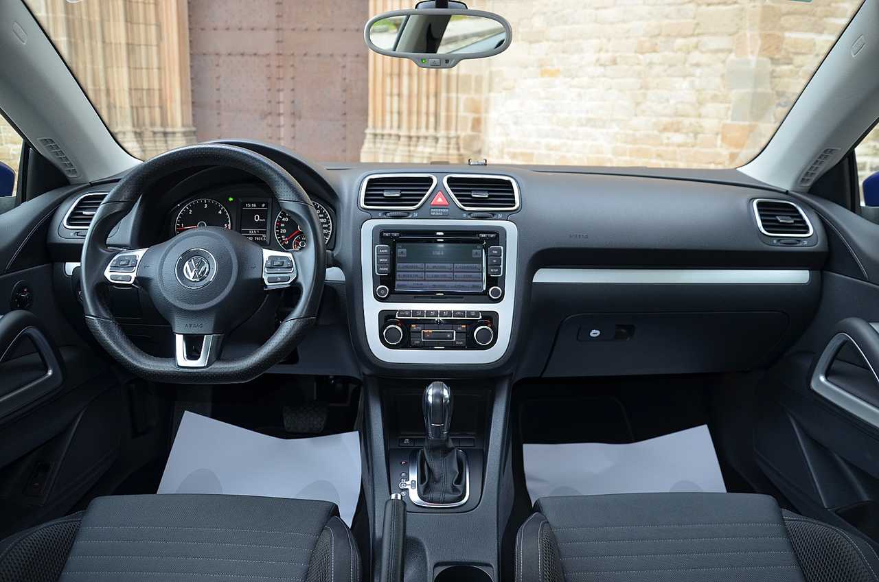 Volkswagen Scirocco 2.0 TDI DPF DSG 140CV NACIONAL/ LIBRO REVISIONES  **COMO NUEVO ** - Foto 33