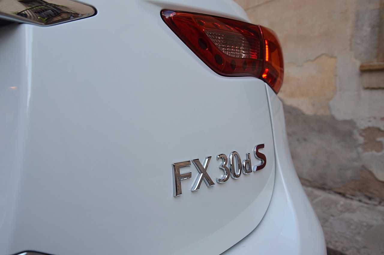 Infiniti FX 30d S PREMIUM AWD 240CV  NACIONAL../ FULL OPTIÓN !! AHORA ES TU MOMENTO !! - Foto 9