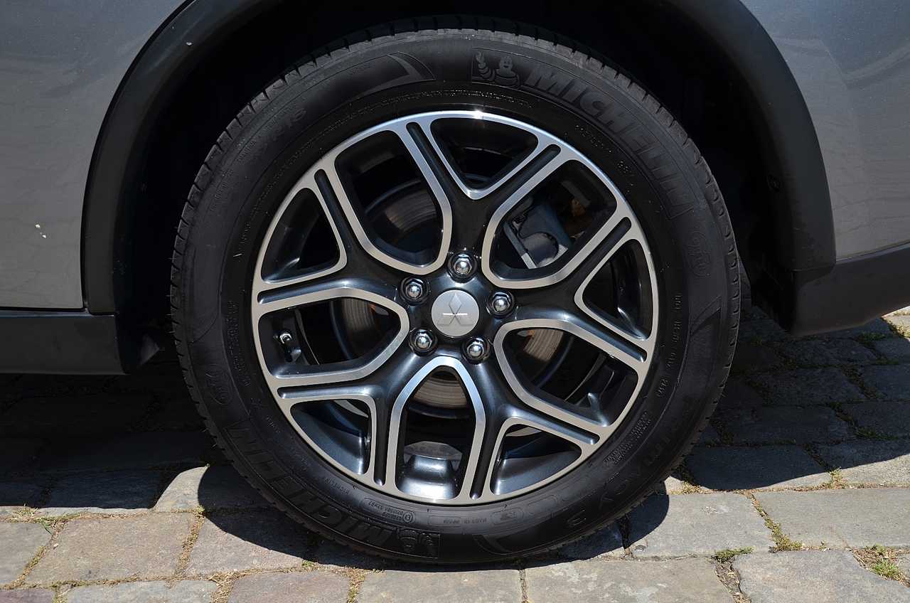 Mitsubishi Outlander 220DI-D Kaiteki AT 4WD **7PLAZAS/FULL OPTION**  - Foto 18