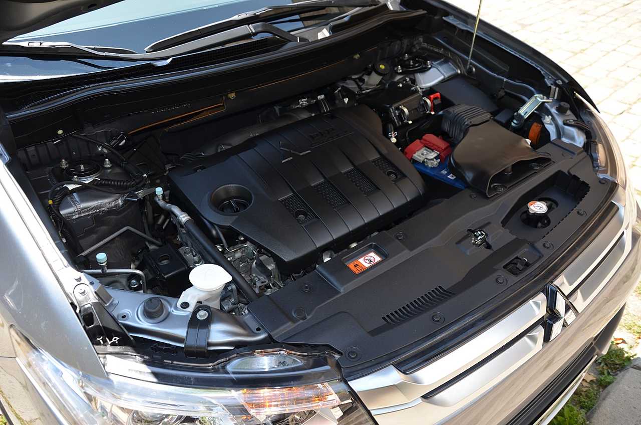 Mitsubishi Outlander 220DI-D Kaiteki AT 4WD **7PLAZAS/FULL OPTION**  - Foto 53