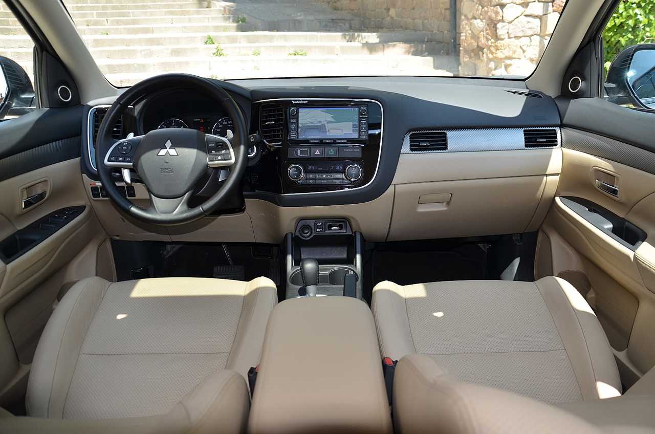 Mitsubishi Outlander 220DI-D Kaiteki AT 4WD **7PLAZAS/FULL OPTION**  - Foto 43