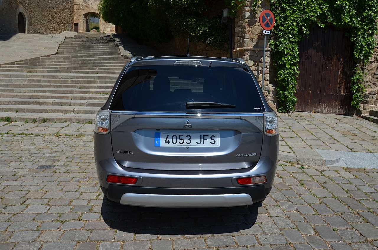 Mitsubishi Outlander 220DI-D Kaiteki AT 4WD **7PLAZAS/FULL OPTION**  - Foto 34