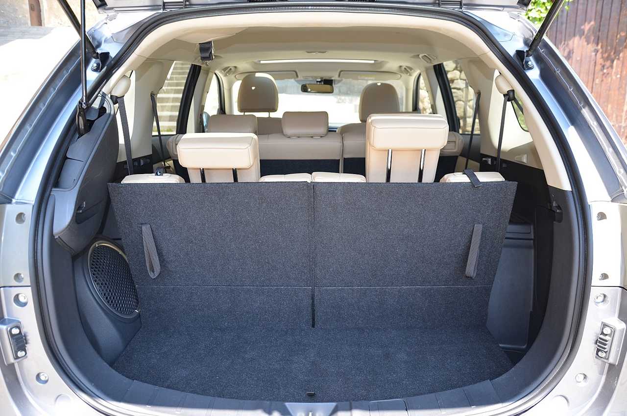 Mitsubishi Outlander 220DI-D Kaiteki AT 4WD **7PLAZAS/FULL OPTION**  - Foto 39