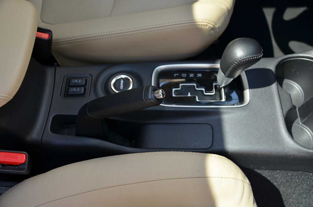 Mitsubishi Outlander 220DI-D Kaiteki AT 4WD **7PLAZAS/FULL OPTION**  - Foto 29