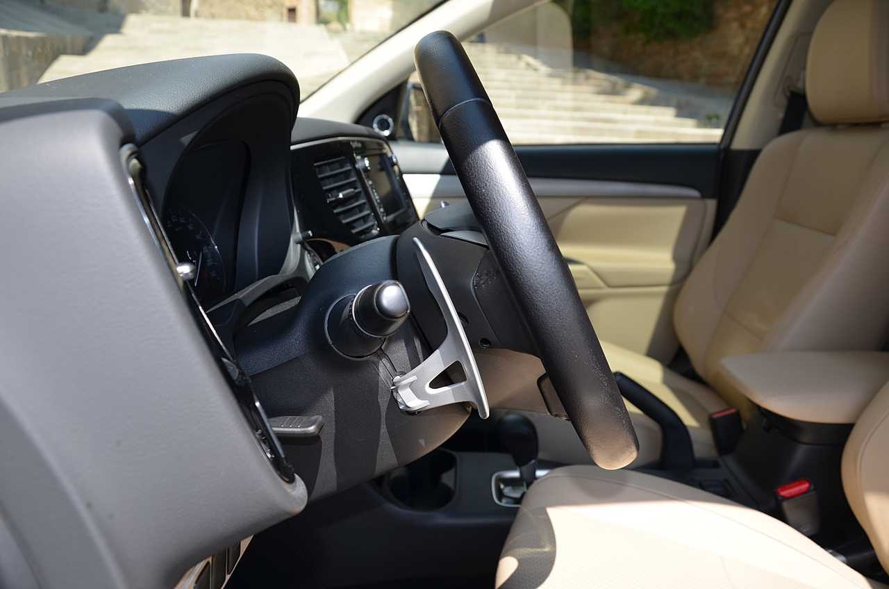 Mitsubishi Outlander 220DI-D Kaiteki AT 4WD **7PLAZAS/FULL OPTION**  - Foto 4