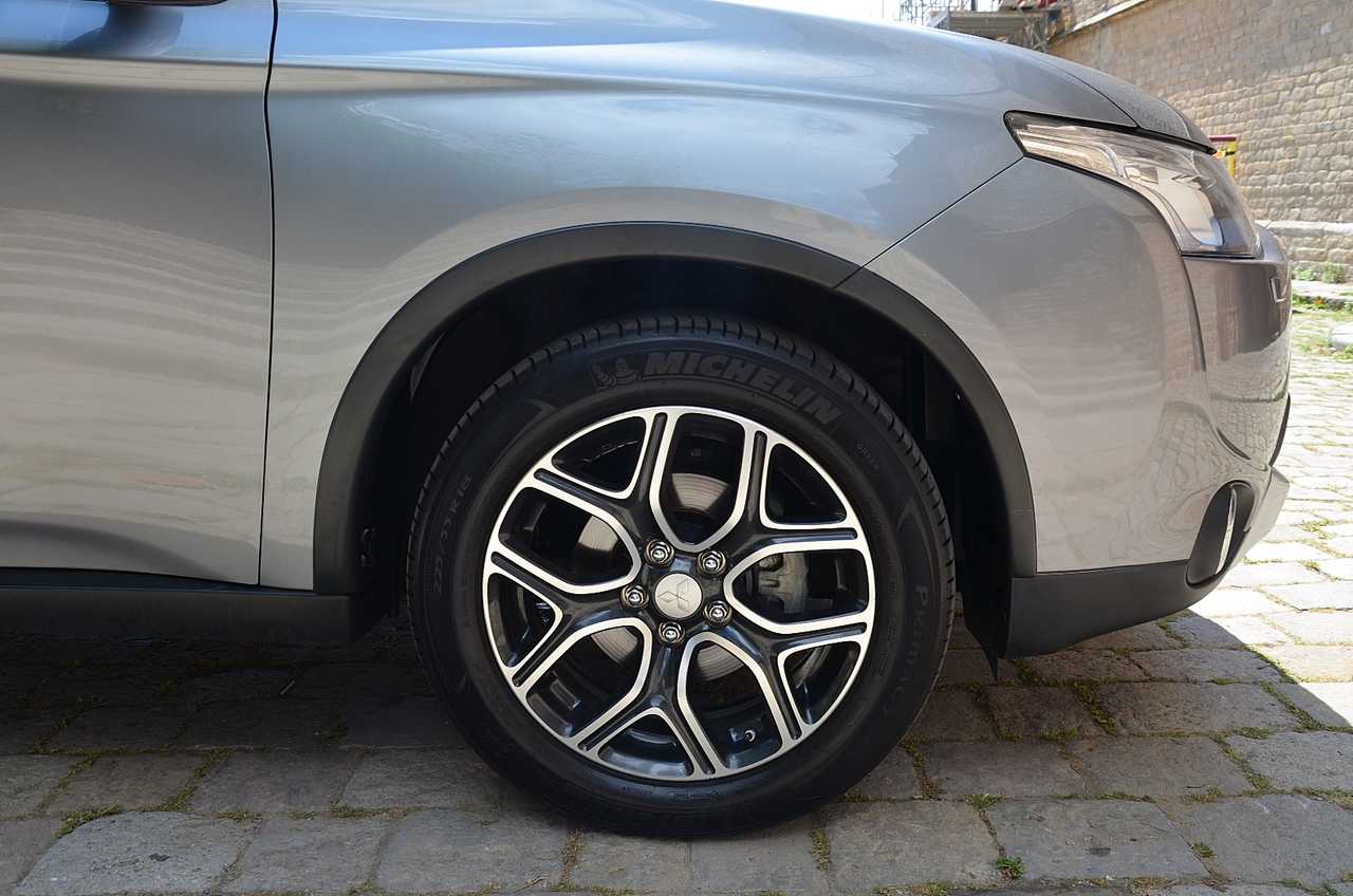 Mitsubishi Outlander 220DI-D Kaiteki AT 4WD **7PLAZAS/FULL OPTION**  - Foto 21