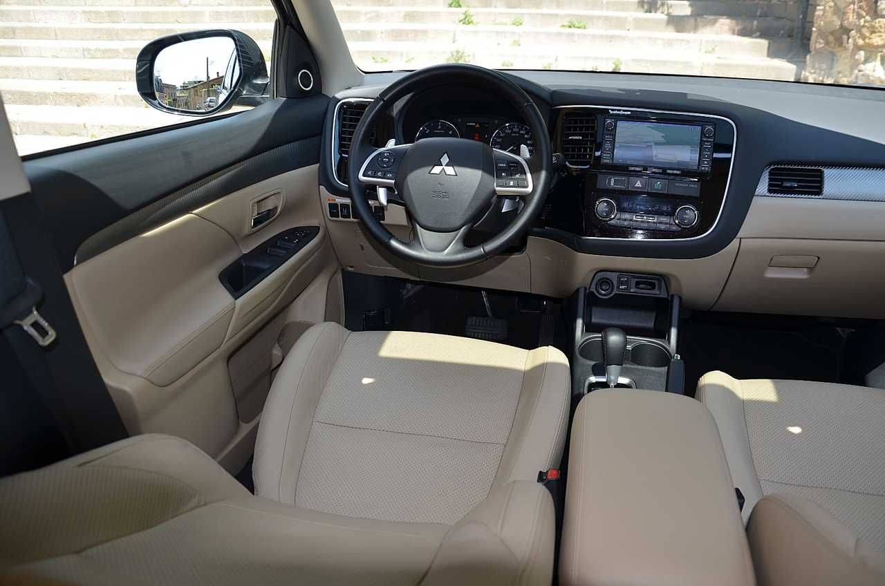 Mitsubishi Outlander 220DI-D Kaiteki AT 4WD **7PLAZAS/FULL OPTION**  - Foto 46