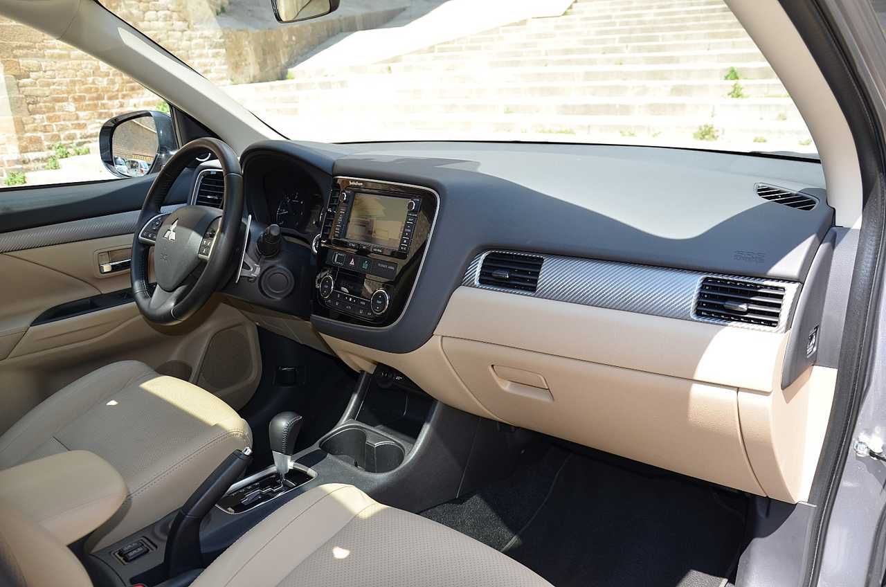 Mitsubishi Outlander 220DI-D Kaiteki AT 4WD **7PLAZAS/FULL OPTION**  - Foto 27