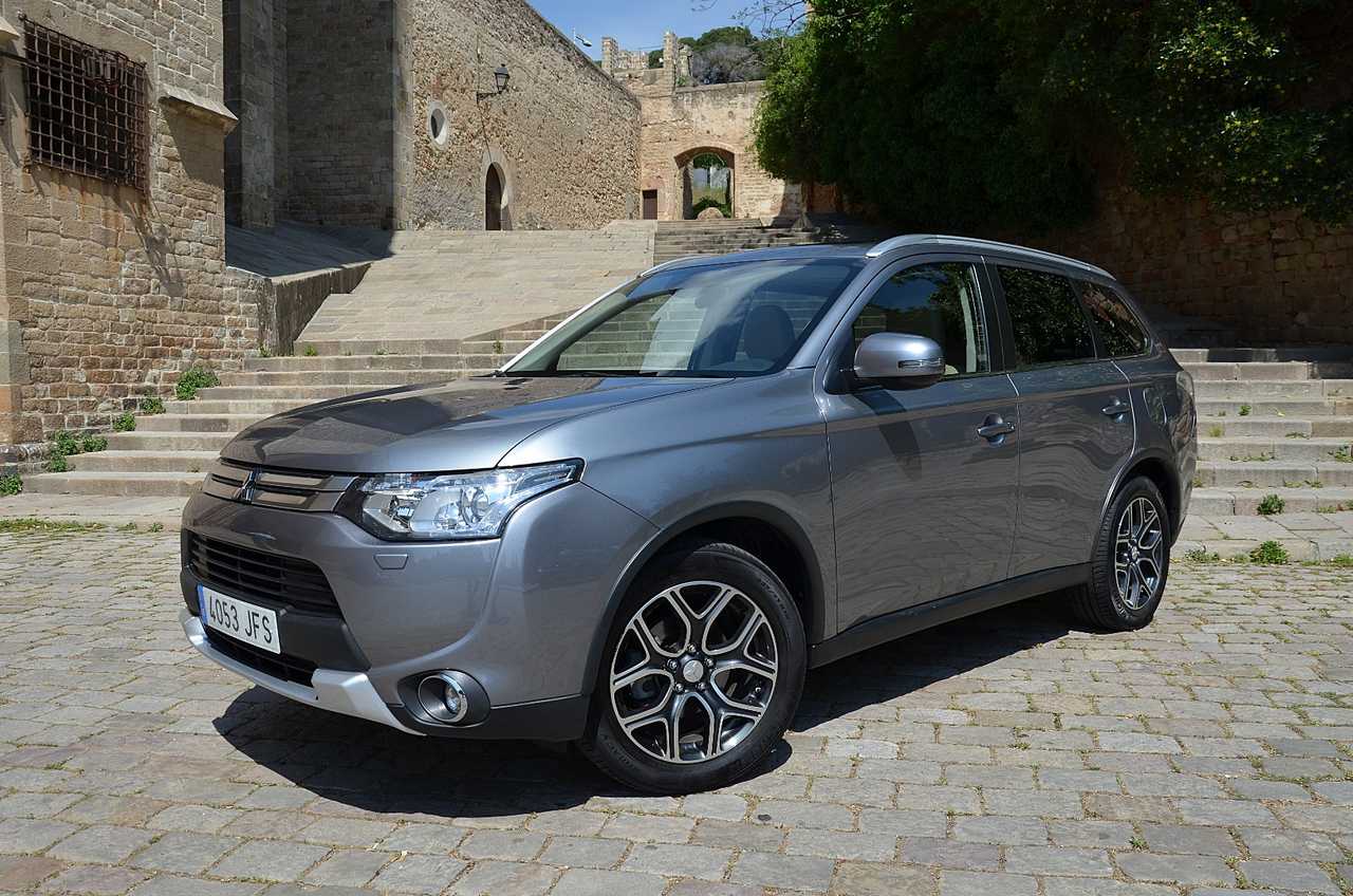 Mitsubishi Outlander 220DI-D Kaiteki AT 4WD **7PLAZAS/FULL OPTION**  - Foto 55