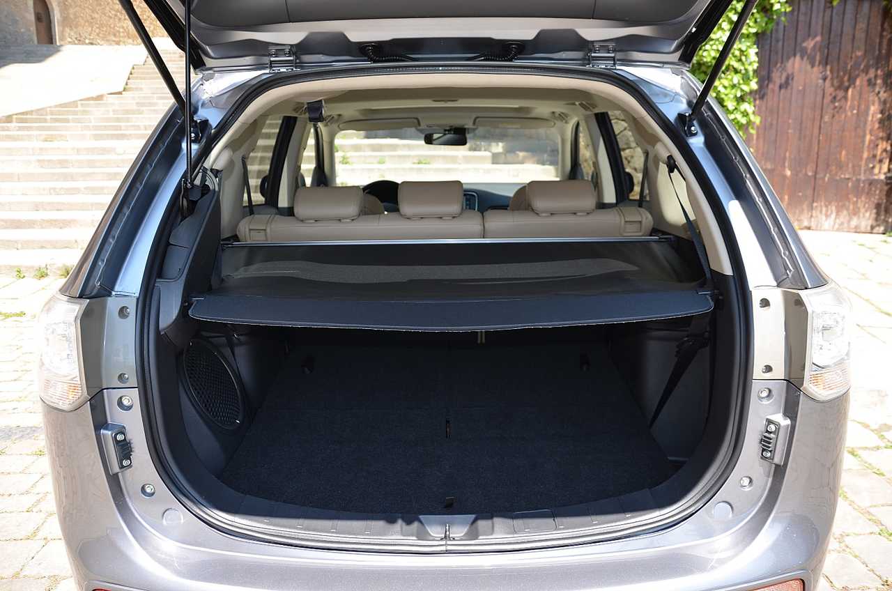 Mitsubishi Outlander 220DI-D Kaiteki AT 4WD **7PLAZAS/FULL OPTION**  - Foto 36