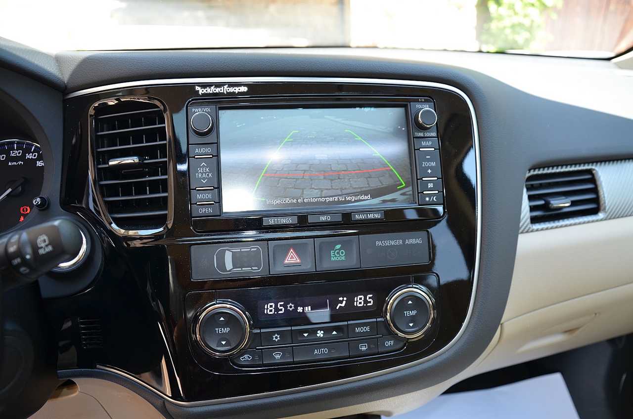 Mitsubishi Outlander 220DI-D Kaiteki AT 4WD **7PLAZAS/FULL OPTION**  - Foto 16