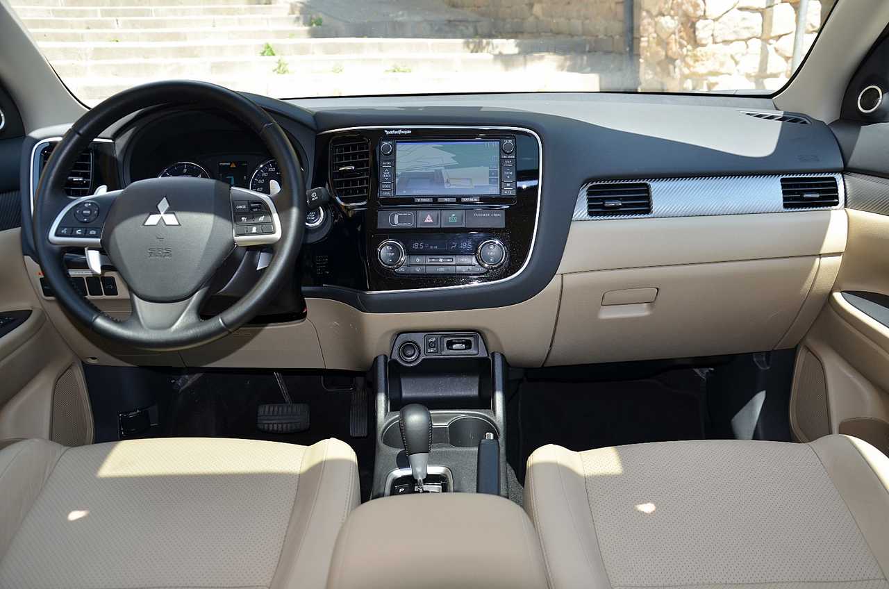 Mitsubishi Outlander 220DI-D Kaiteki AT 4WD **7PLAZAS/FULL OPTION**  - Foto 44