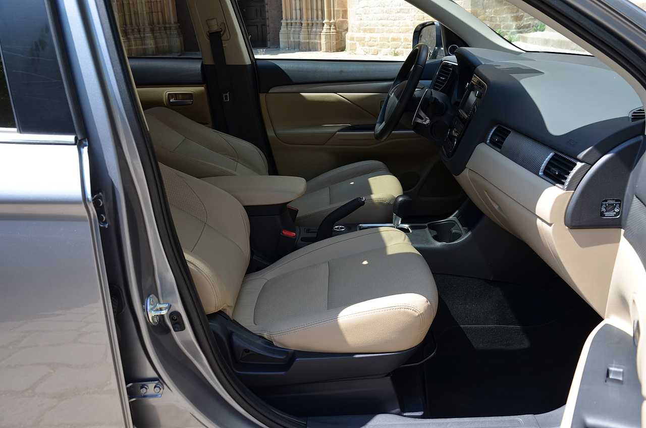 Mitsubishi Outlander 220DI-D Kaiteki AT 4WD **7PLAZAS/FULL OPTION**  - Foto 50