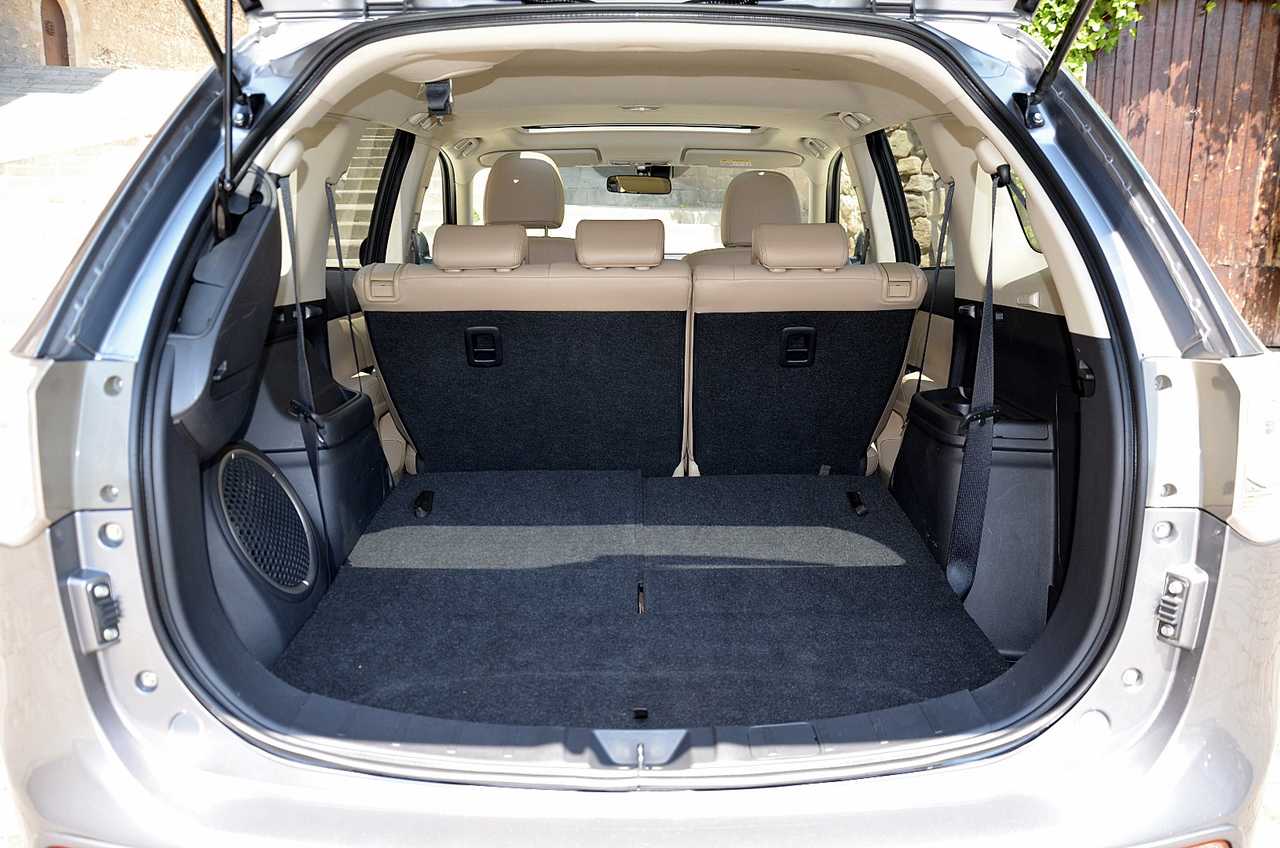 Mitsubishi Outlander 220DI-D Kaiteki AT 4WD **7PLAZAS/FULL OPTION**  - Foto 37