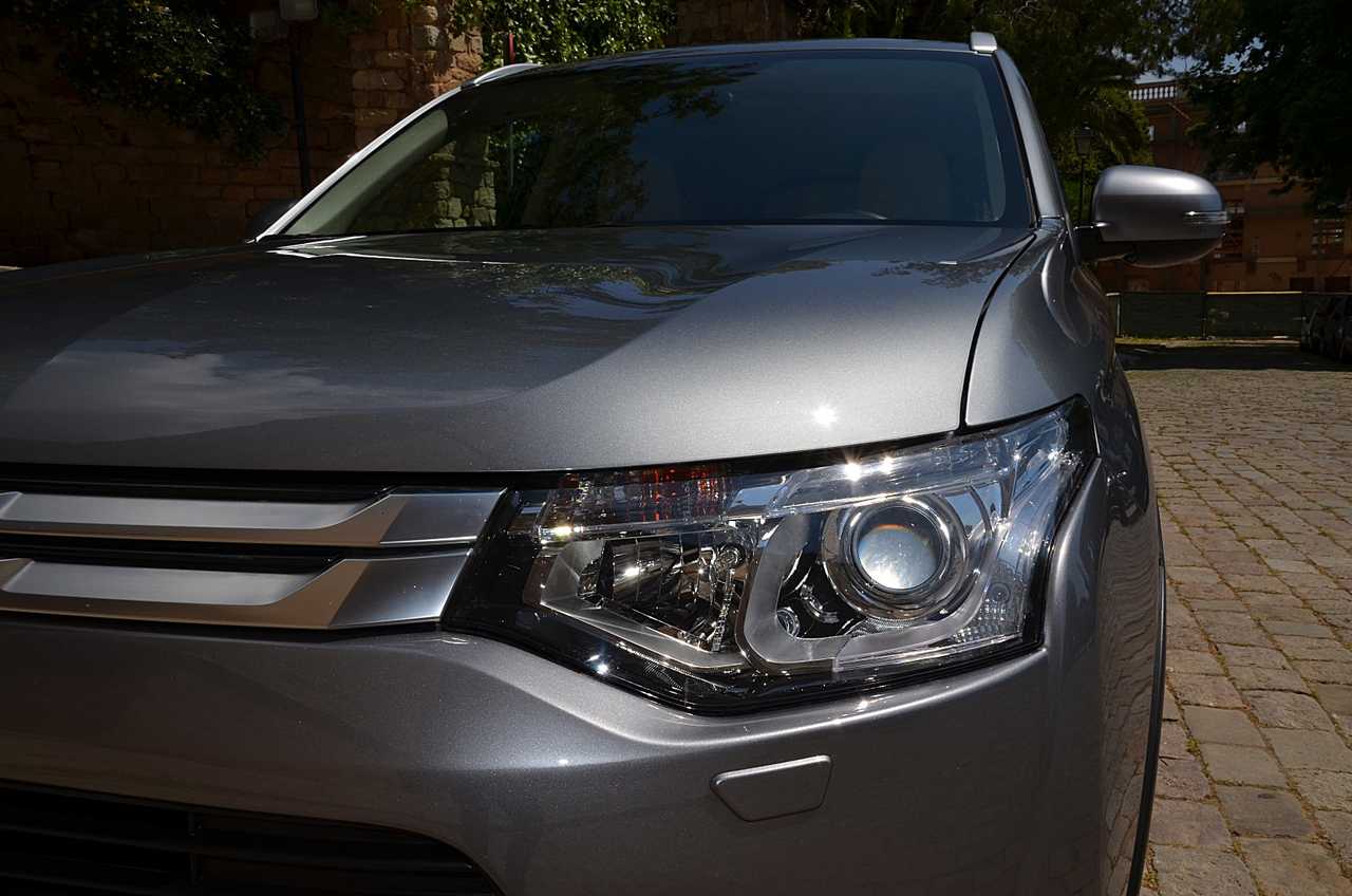 Mitsubishi Outlander 220DI-D Kaiteki AT 4WD **7PLAZAS/FULL OPTION**  - Foto 22