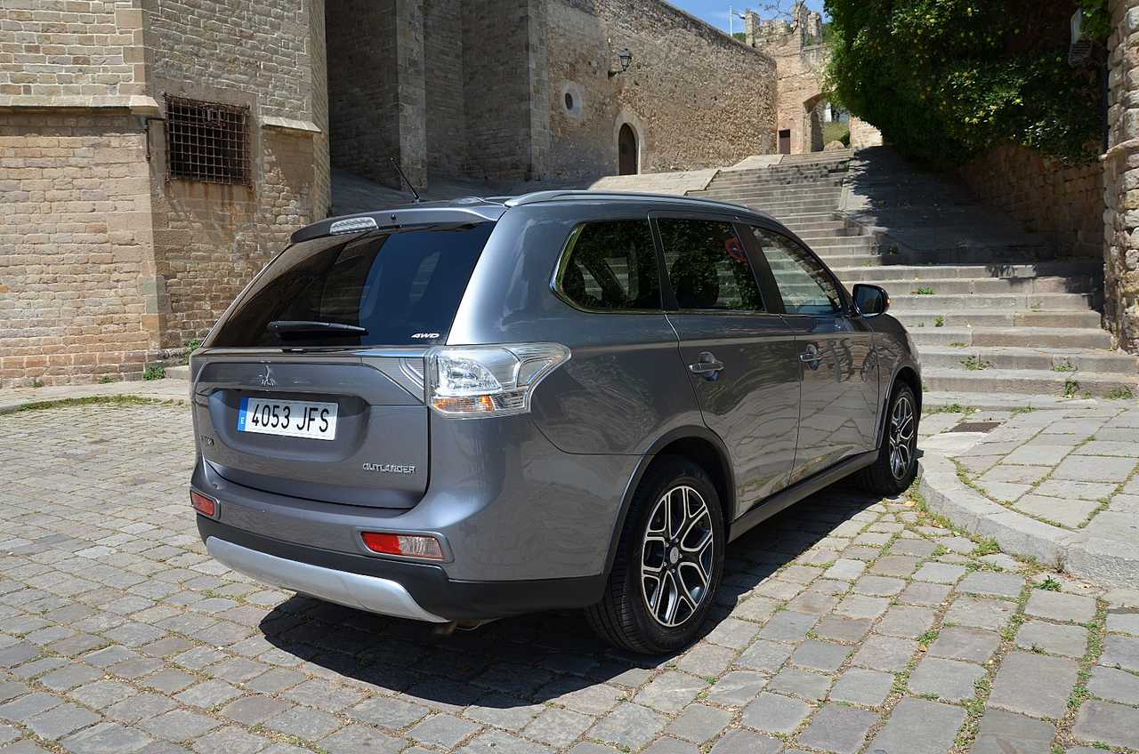 Mitsubishi Outlander 220DI-D Kaiteki AT 4WD **7PLAZAS/FULL OPTION**  - Foto 33