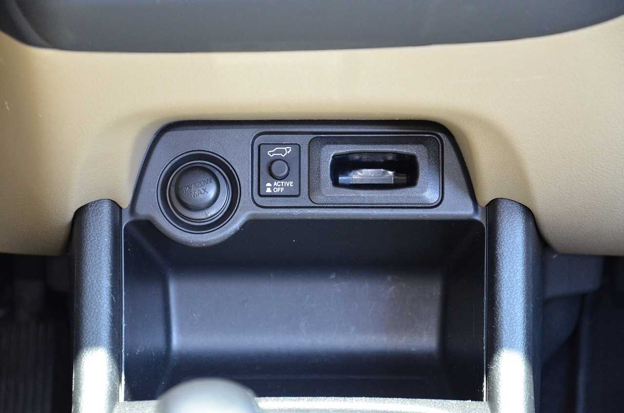 Mitsubishi Outlander 220DI-D Kaiteki AT 4WD **7PLAZAS/FULL OPTION**  - Foto 47