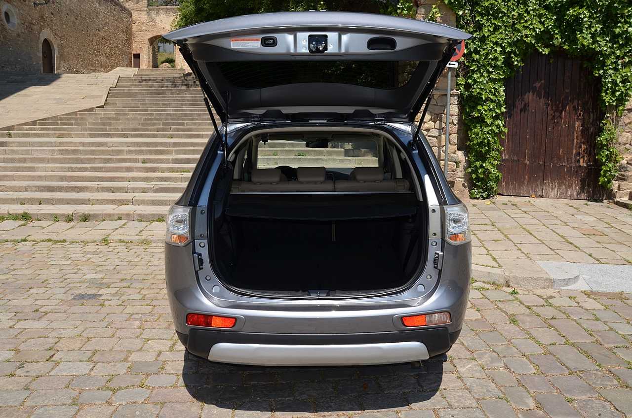 Mitsubishi Outlander 220DI-D Kaiteki AT 4WD **7PLAZAS/FULL OPTION**  - Foto 35