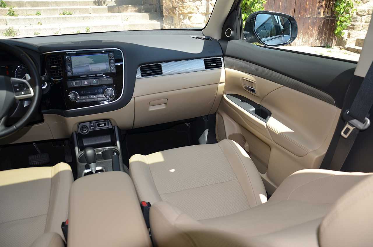 Mitsubishi Outlander 220DI-D Kaiteki AT 4WD **7PLAZAS/FULL OPTION**  - Foto 48