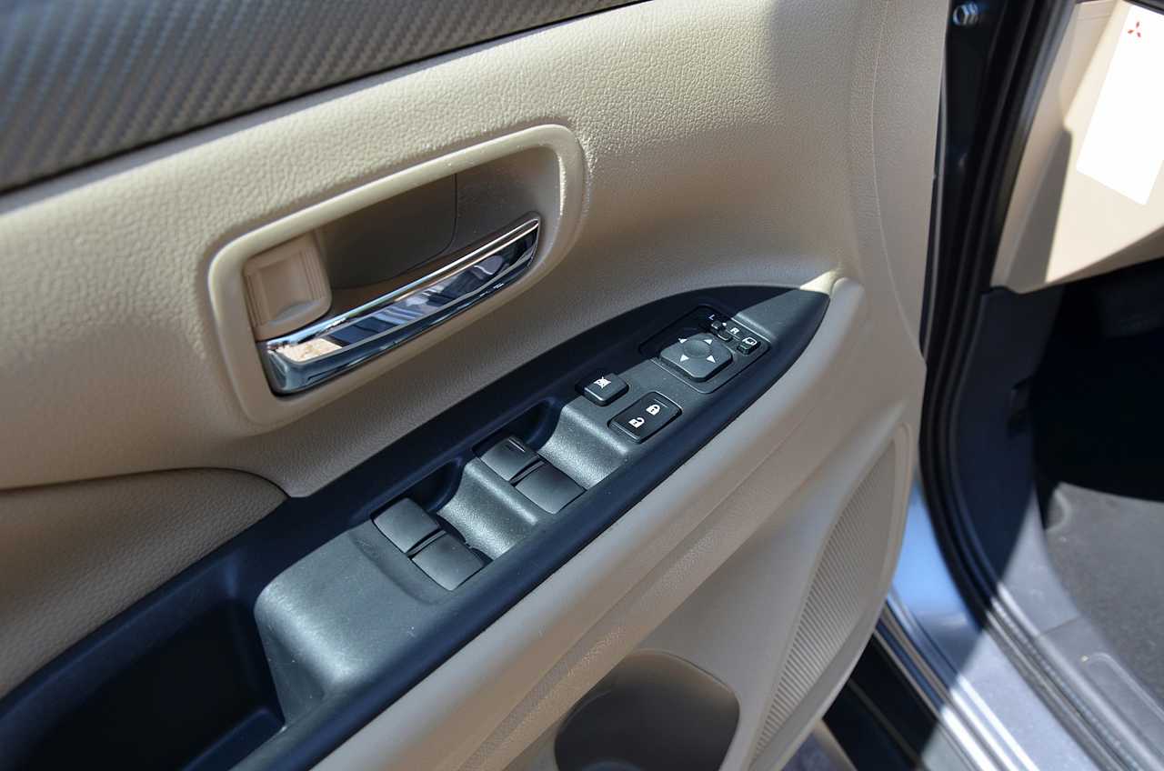 Mitsubishi Outlander 220DI-D Kaiteki AT 4WD **7PLAZAS/FULL OPTION**  - Foto 9