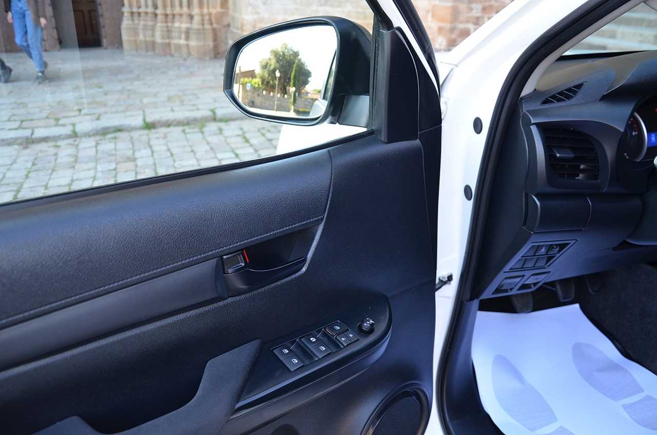 Toyota Hilux 2.4 D4D DOBLE CABINA GX..  150 CV/ UNA FIERA FUERA DEL ASFALTO ./ OPORTUNIDAD - Foto 3