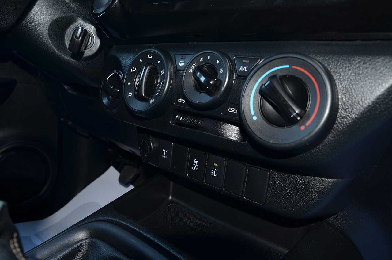 Toyota Hilux 2.4 D4D DOBLE CABINA GX..  150 CV/ UNA FIERA FUERA DEL ASFALTO ./ OPORTUNIDAD - Foto 25