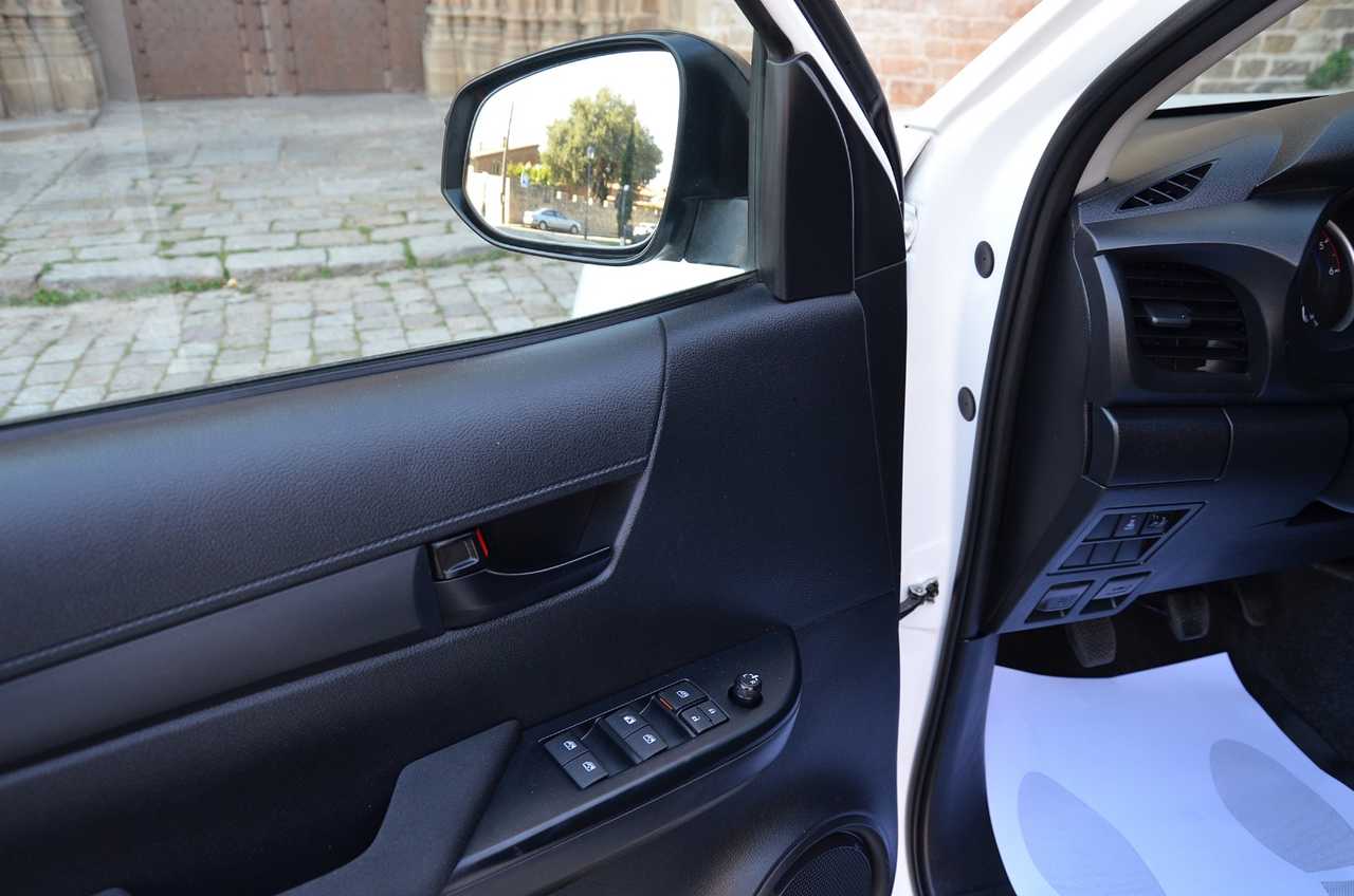 Toyota Hilux 2.4 D4D DOBLE CABINA GX..  150 CV/ REESTRENO ../ SÓLO 35000 KM - Foto 3