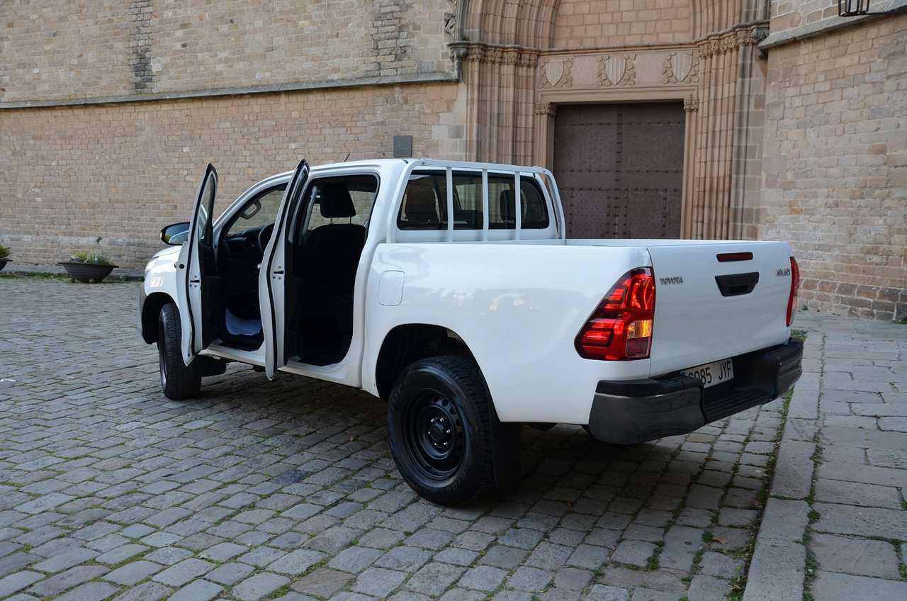 Toyota Hilux 2.4 D4D DOBLE CABINA GX..  150 CV/ REESTRENO ../ SÓLO 35000 KM - Foto 7