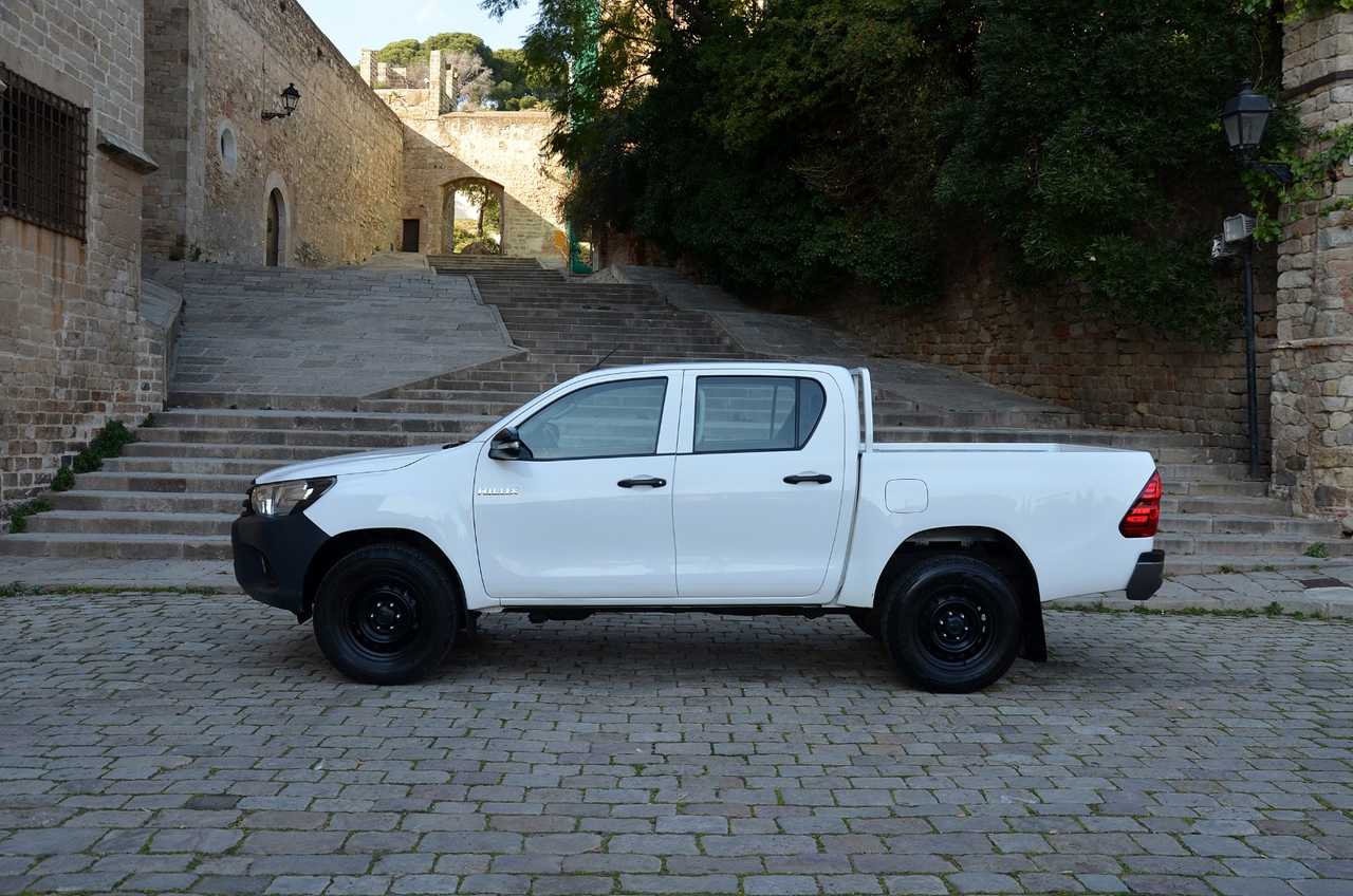 Toyota Hilux 2.4 D4D DOBLE CABINA GX..  150 CV/ REESTRENO ../ SÓLO 35000 KM - Foto 10