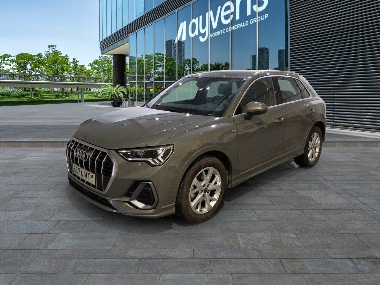 audi q3 2024 /