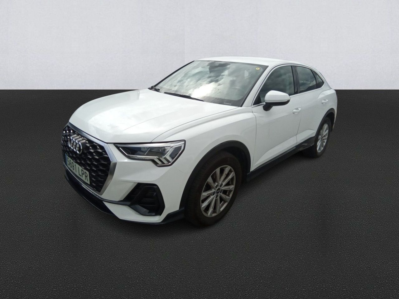audi q3 2021 /