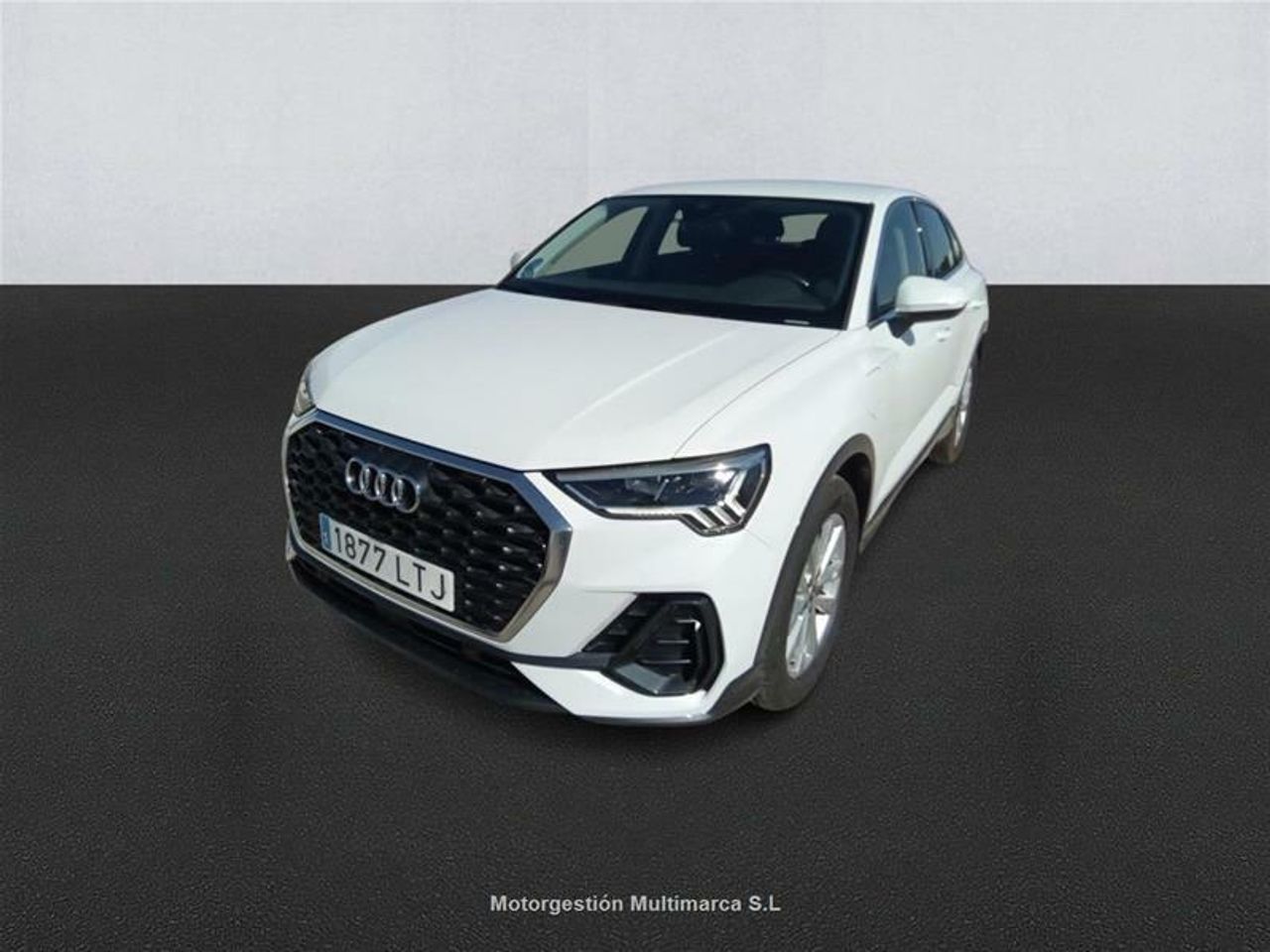 audi q3 2021 /