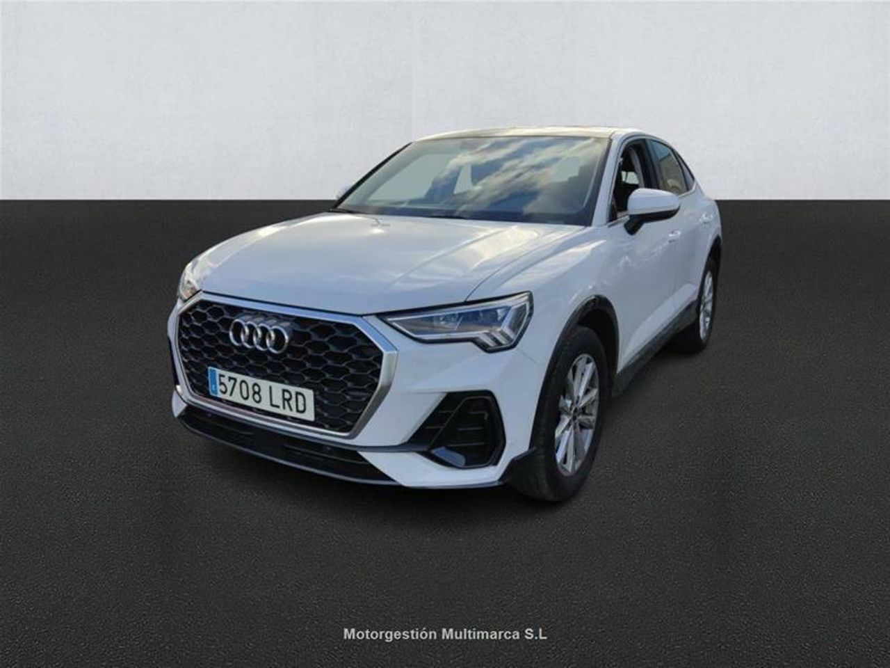 audi q3 2021 /