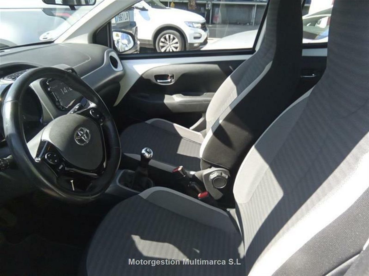 Toyota Aygo 1.0 70 x-play - foto 7