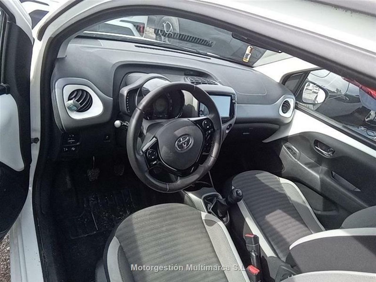 Toyota Aygo 1.0 70 x-play - foto 6